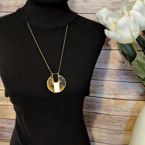 Fashion tortoiseshell pendant necklace